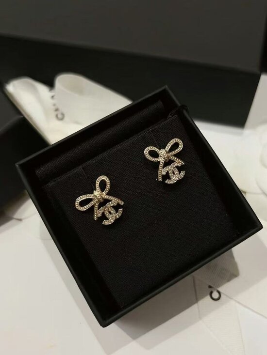 Chanel Chanel Silver bow double C diamond stud earrings  🧀🧀CHANEL Bow & Double C Pavé Diamond Stud Earrings🍇🍇